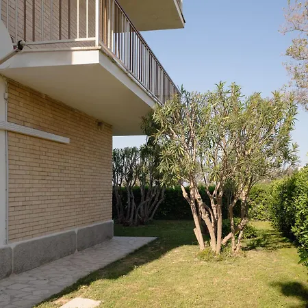 Lido Di Fermo-free Parking Miramare *