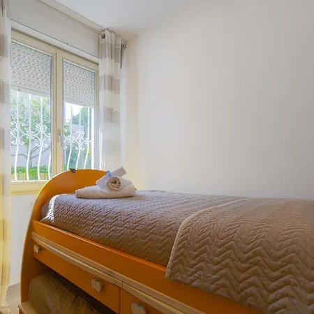 Lido Di Fermo-free Parking Miramare